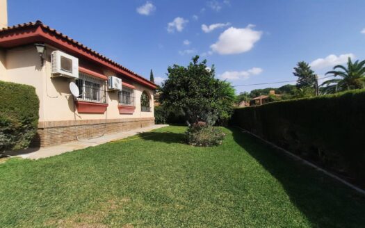 Chalet en Carmona por Inmobiliaria Suárez
