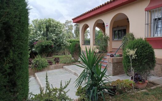Chalet en Carmona por Inmobiliaria Suárez